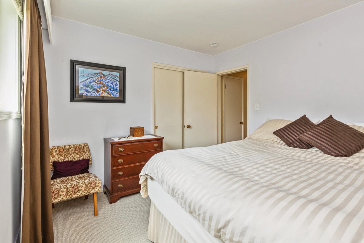 Bedroom 3 Photo of 14093 Magdalen Avenue, White Rock, BC