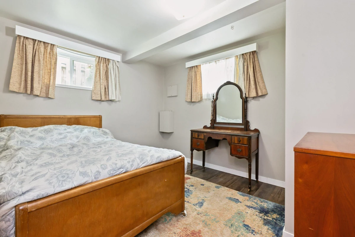 Entry Foyer Photo of 14093 Magdalen Avenue, White Rock, BC