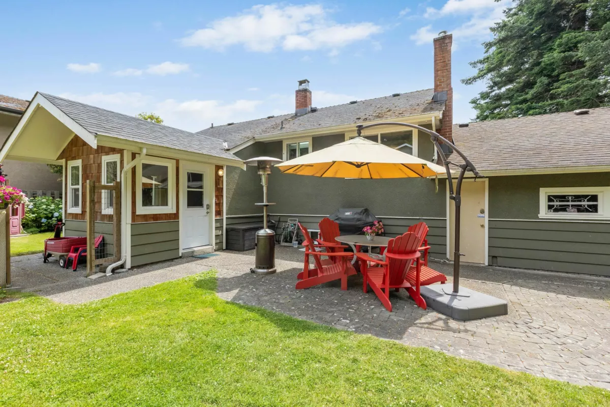 Front Yard Photo of 14093 Magdalen Avenue, White Rock, BC