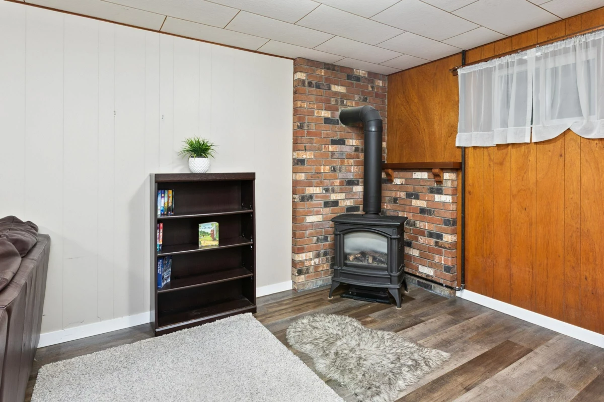 Garage Interior Photo of 14093 Magdalen Avenue, White Rock, BC