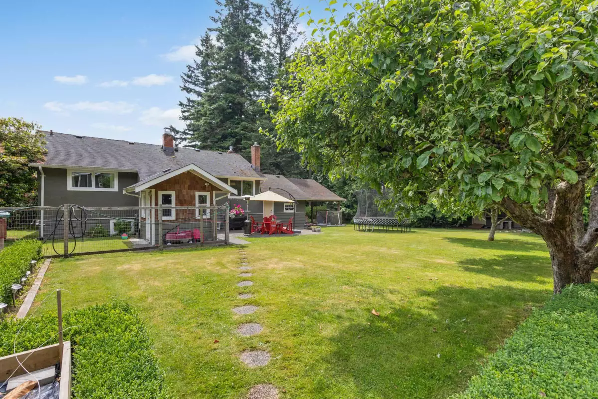 Hot Tub / Spa Photo of 14093 Magdalen Avenue, White Rock, BC