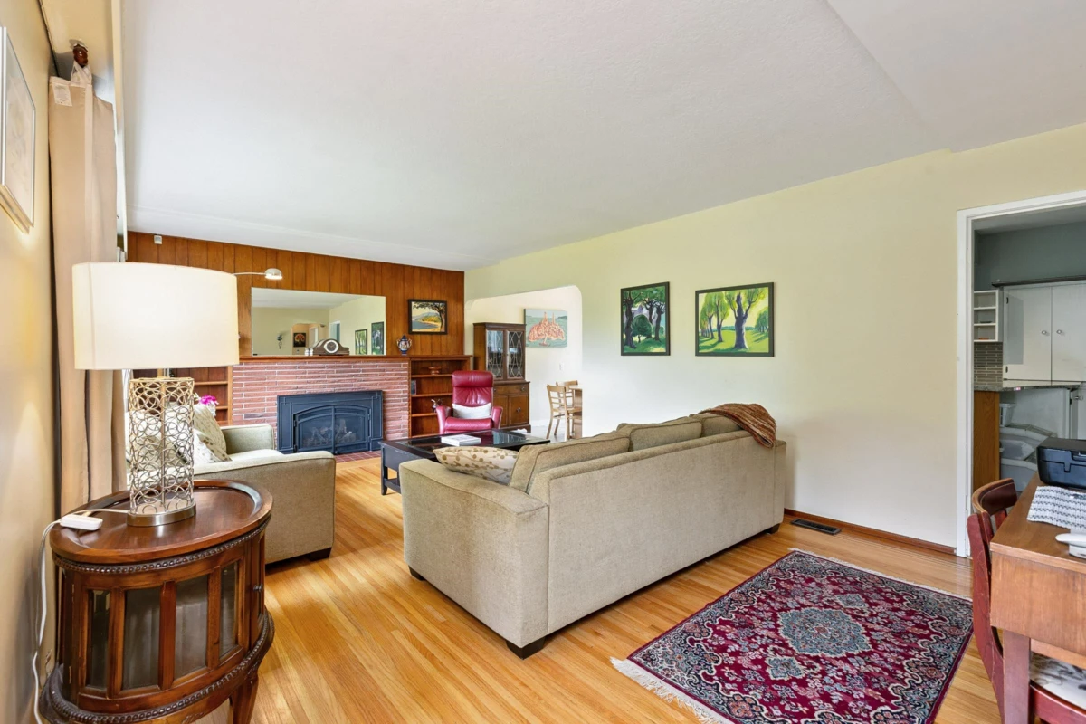 Kitchen Photo of 14093 Magdalen Avenue, White Rock, BC