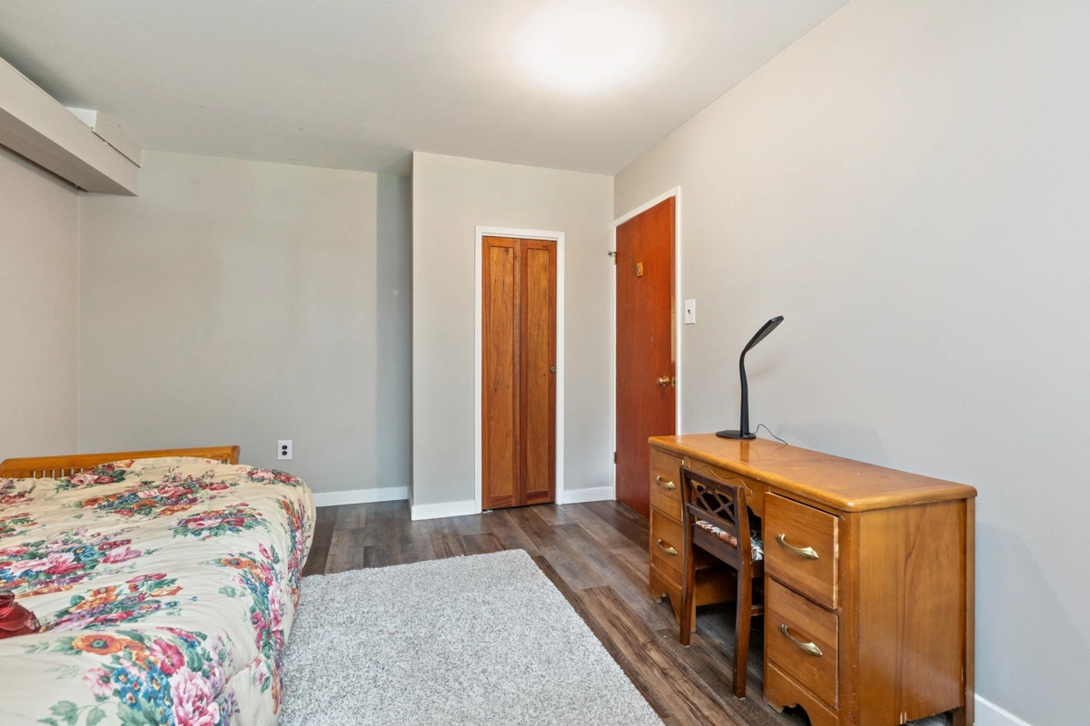 Laundry Room Photo of 14093 Magdalen Avenue, White Rock, BC