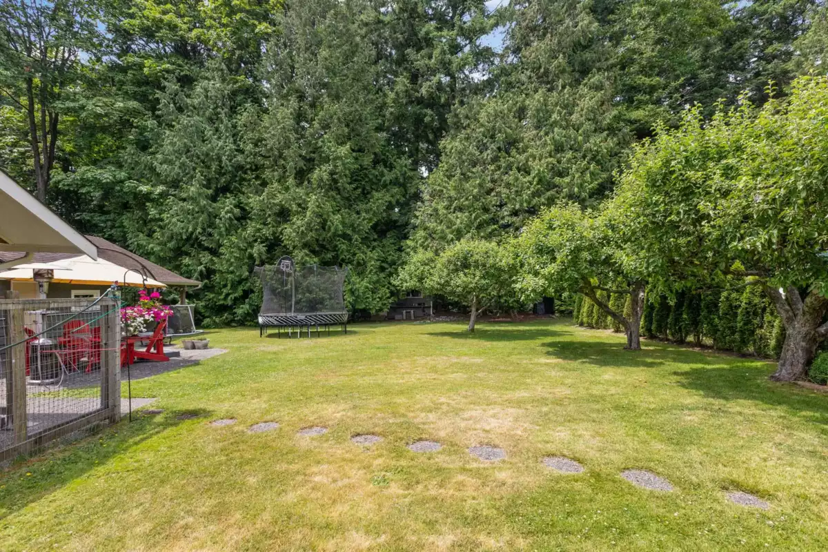 Outdoor Kitchen Photo of 14093 Magdalen Avenue, White Rock, BC
