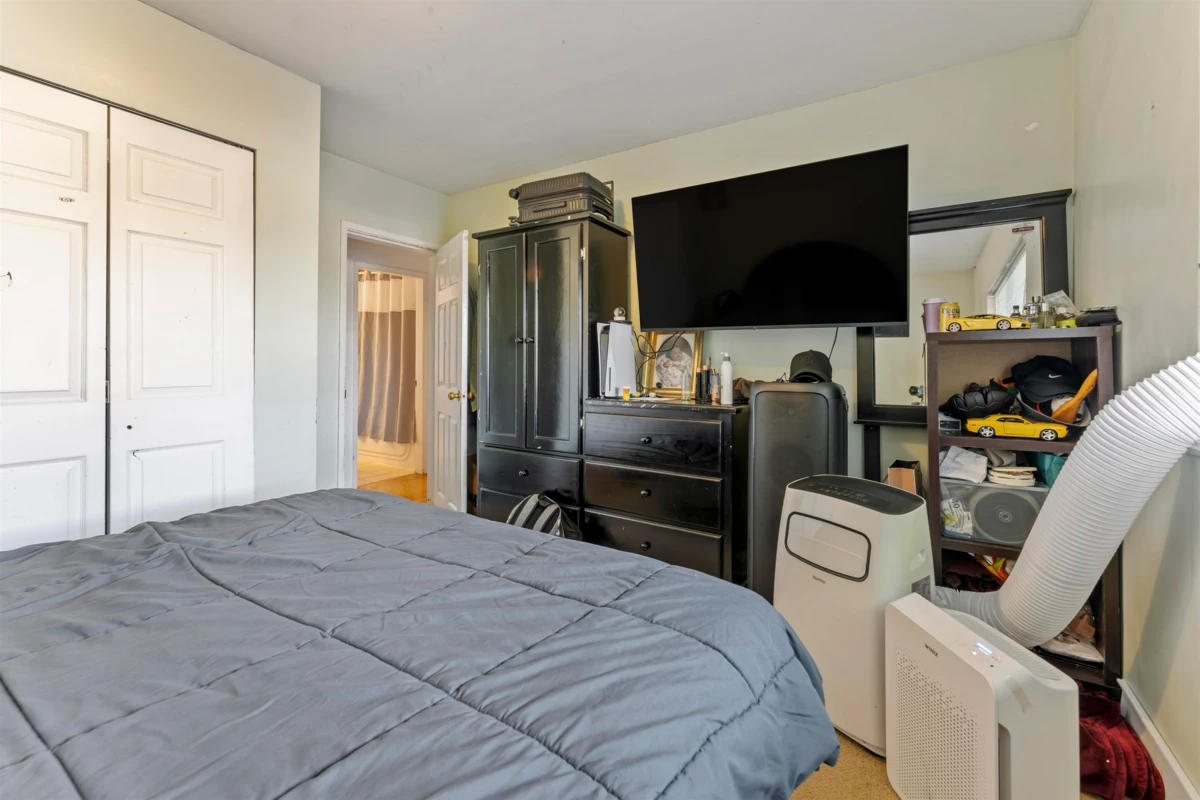 Basement Recreation Room Photo of 9761 124a Street, Surrey, BC