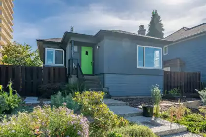 3726 Trinity Street, Burnaby, BC, Vancouver Heights — 4 bed single family residence for sale