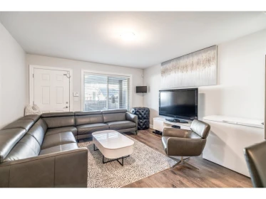 Kitchen Island Photo of 32921 Trenholm Avenue, Mission, BC