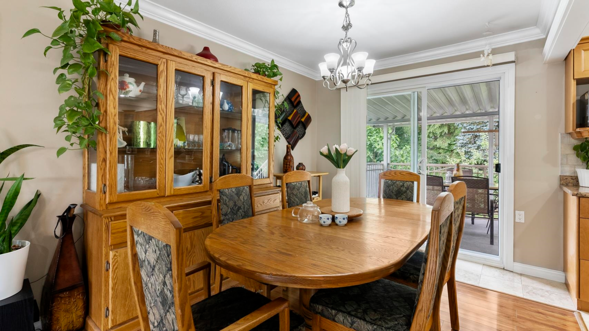 Dining Area Photo of 14409 Chartwell Drive, Surrey, BC