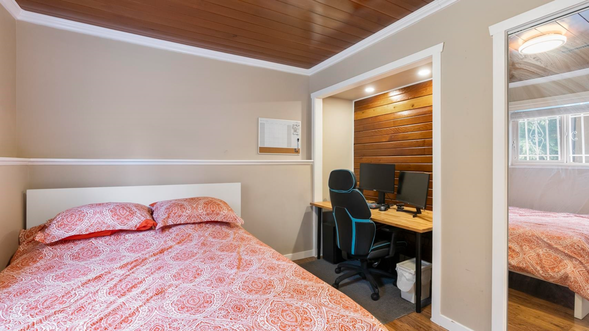 Entry Foyer Photo of 14409 Chartwell Drive, Surrey, BC