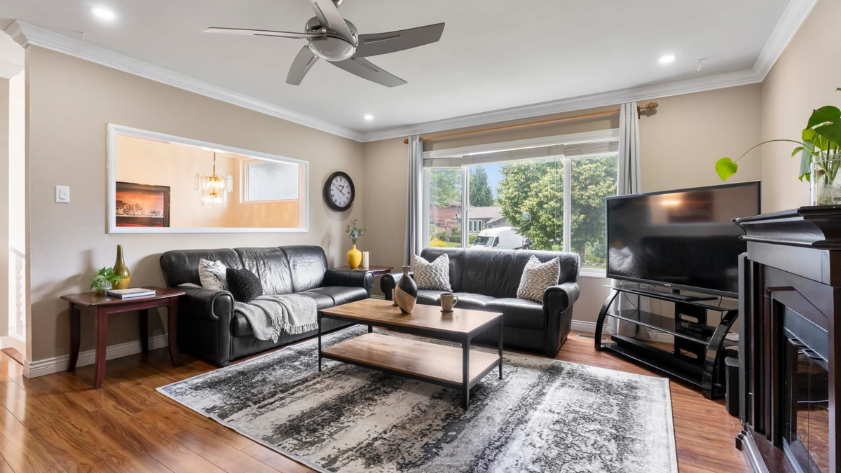 Family Room Photo of 14409 Chartwell Drive, Surrey, BC