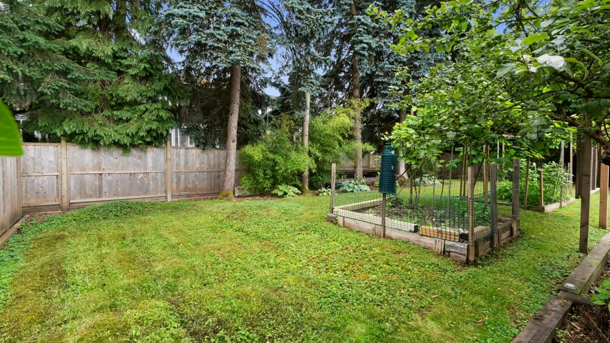 Garden / Landscaping Photo of 14409 Chartwell Drive, Surrey, BC
