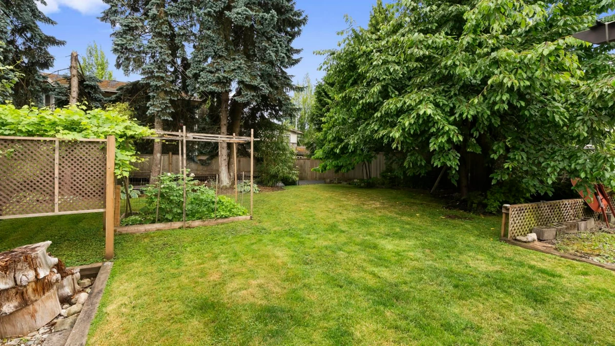 Hot Tub / Spa Photo of 14409 Chartwell Drive, Surrey, BC