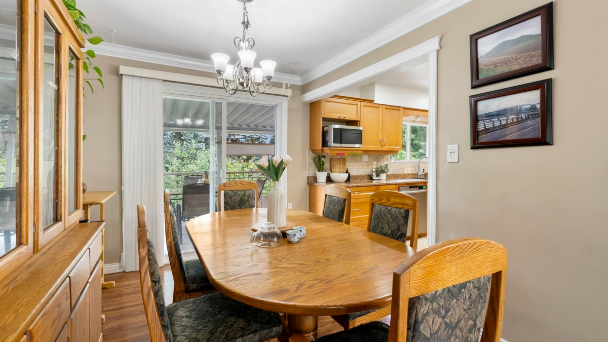 Kitchen Photo of 14409 Chartwell Drive, Surrey, BC