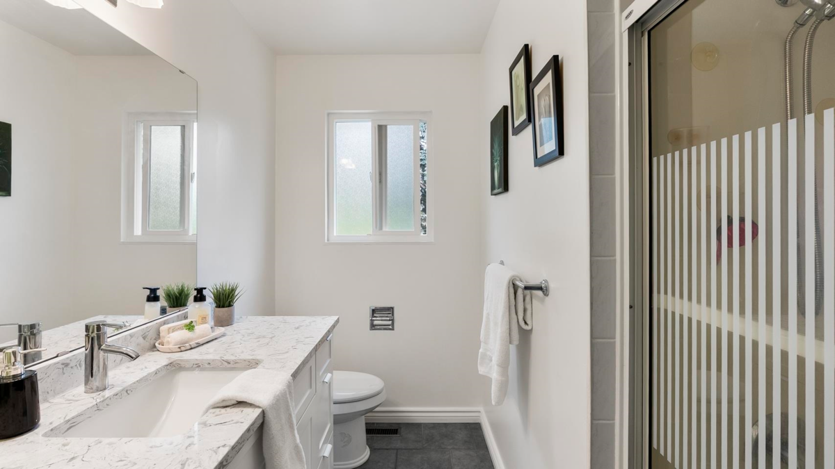 Powder Room Photo of 14409 Chartwell Drive, Surrey, BC