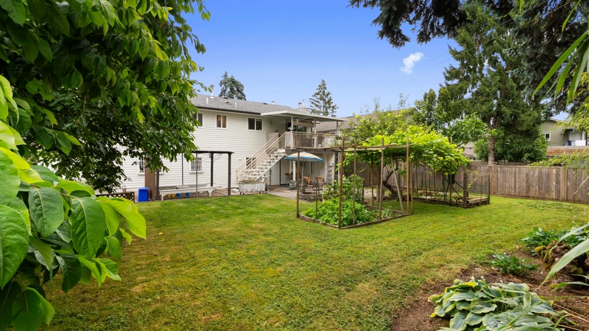 Swimming Pool Photo of 14409 Chartwell Drive, Surrey, BC
