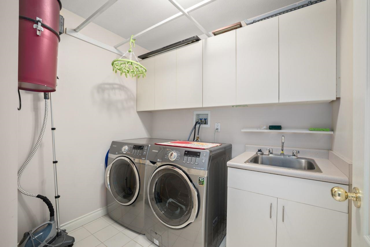 Front Yard Photo of 1556 W 62nd Avenue, Vancouver, BC