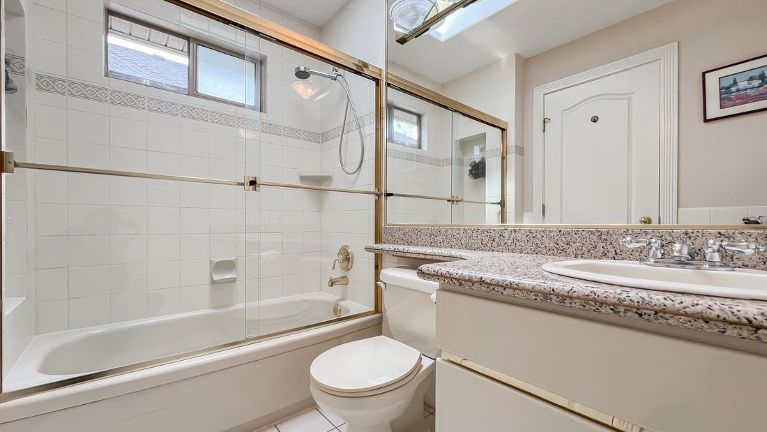 Hallway Photo of 1556 W 62nd Avenue, Vancouver, BC