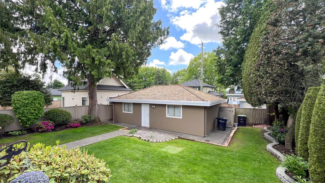 Hot Tub / Spa Photo of 1556 W 62nd Avenue, Vancouver, BC