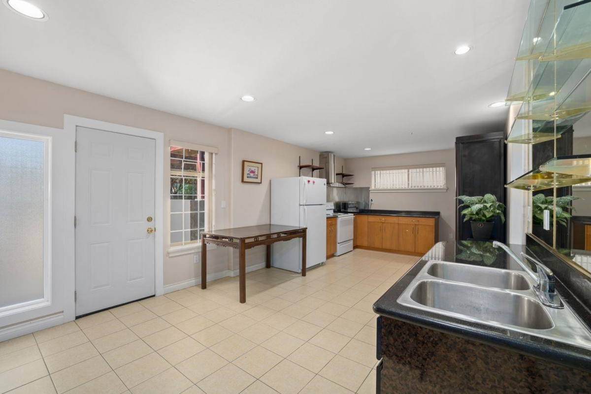 Outdoor Deck Photo of 1556 W 62nd Avenue, Vancouver, BC