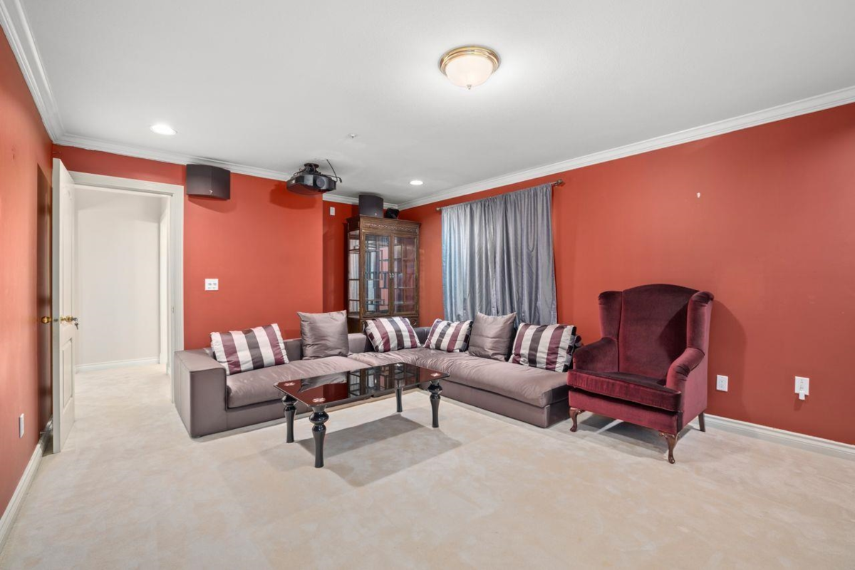 Swimming Pool Photo of 1556 W 62nd Avenue, Vancouver, BC