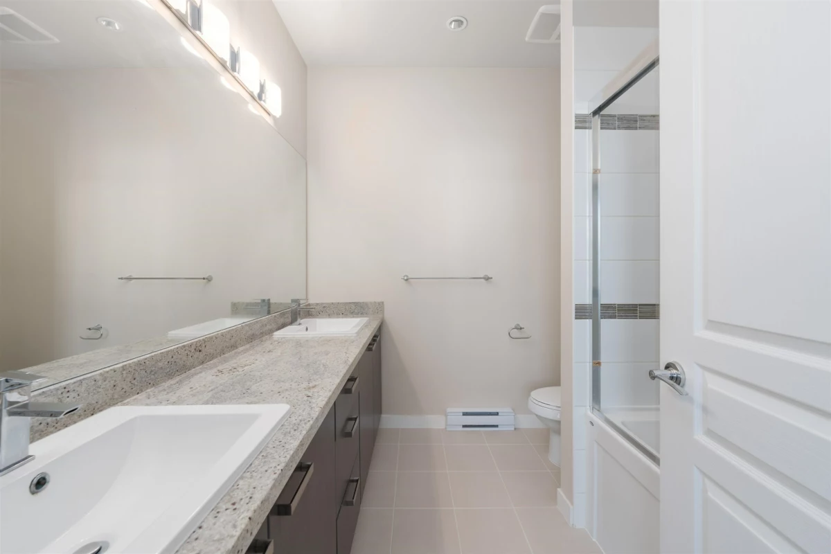 Kitchen Island Photo of 420 9399 Tomicki Avenue, Richmond, BC