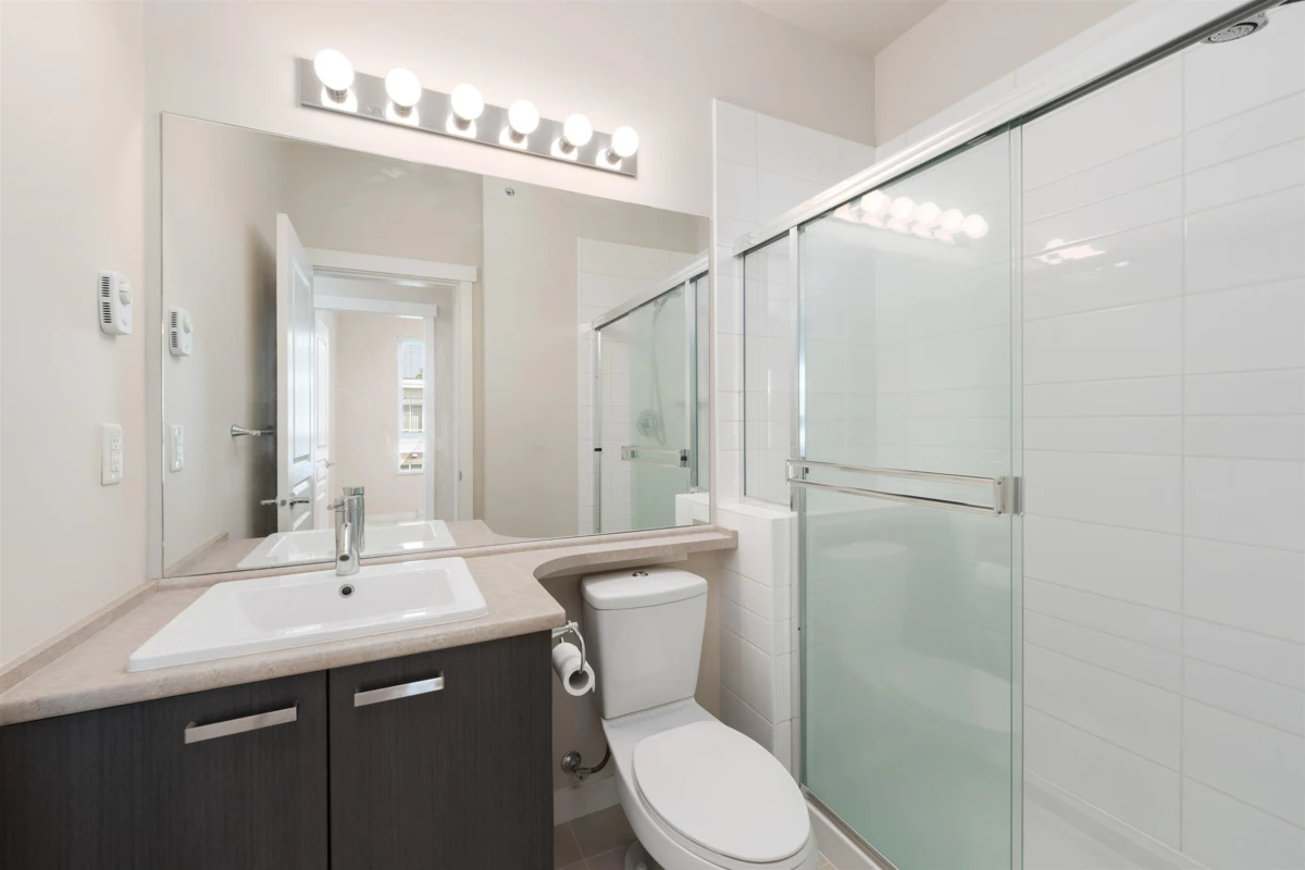 Primary Bathroom Photo of 420 9399 Tomicki Avenue, Richmond, BC