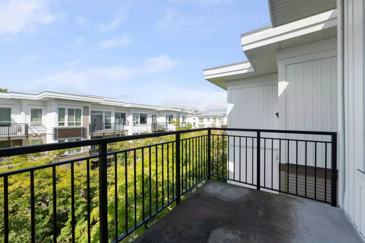Walk-In Closet Photo of 420 9399 Tomicki Avenue, Richmond, BC