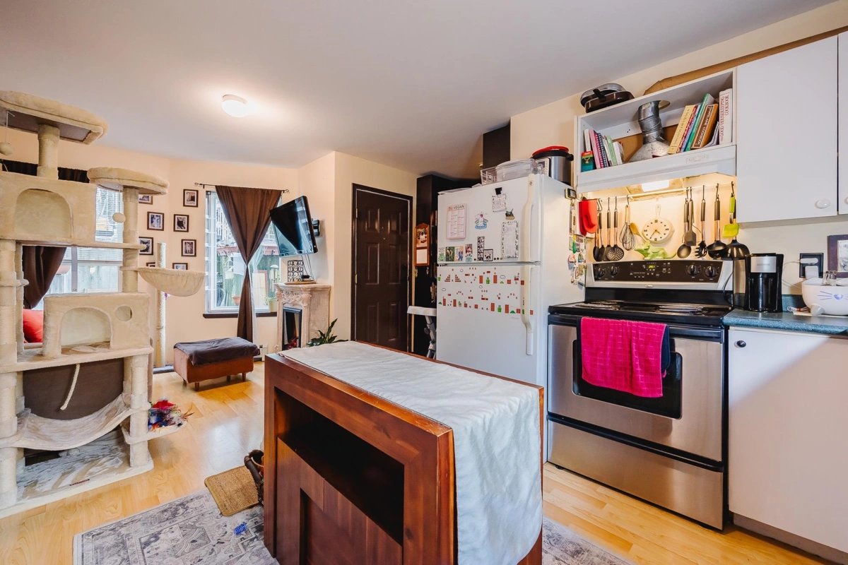 Entry Foyer Photo of 13225 87b Avenue, Surrey, BC