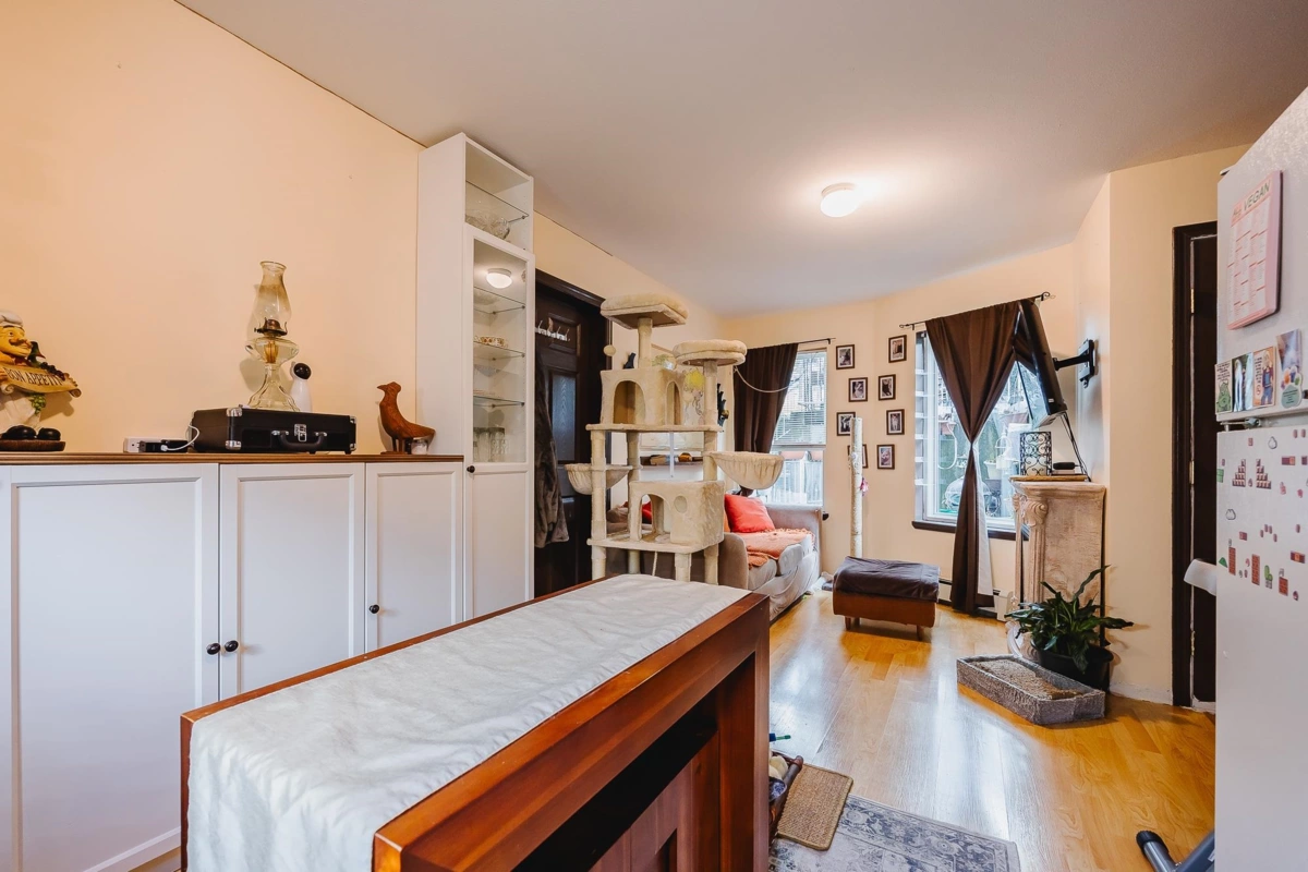 Hallway Photo of 13225 87b Avenue, Surrey, BC