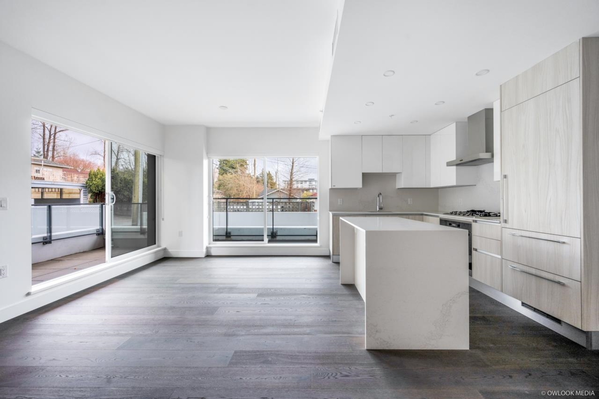 Living Room Photo of 105 477 W 59th Avenue, Vancouver, BC