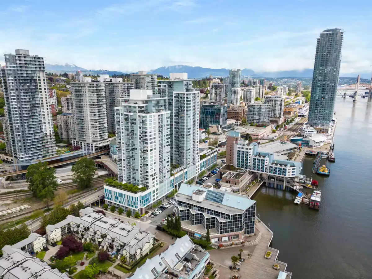 Front Yard Photo of 2509 908 Quayside Drive, New Westminster, BC