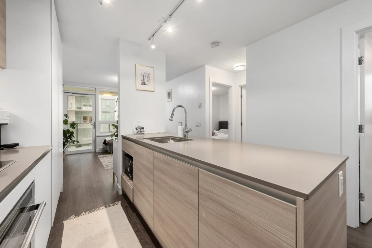 Kitchen Island Photo of 2509 908 Quayside Drive, New Westminster, BC