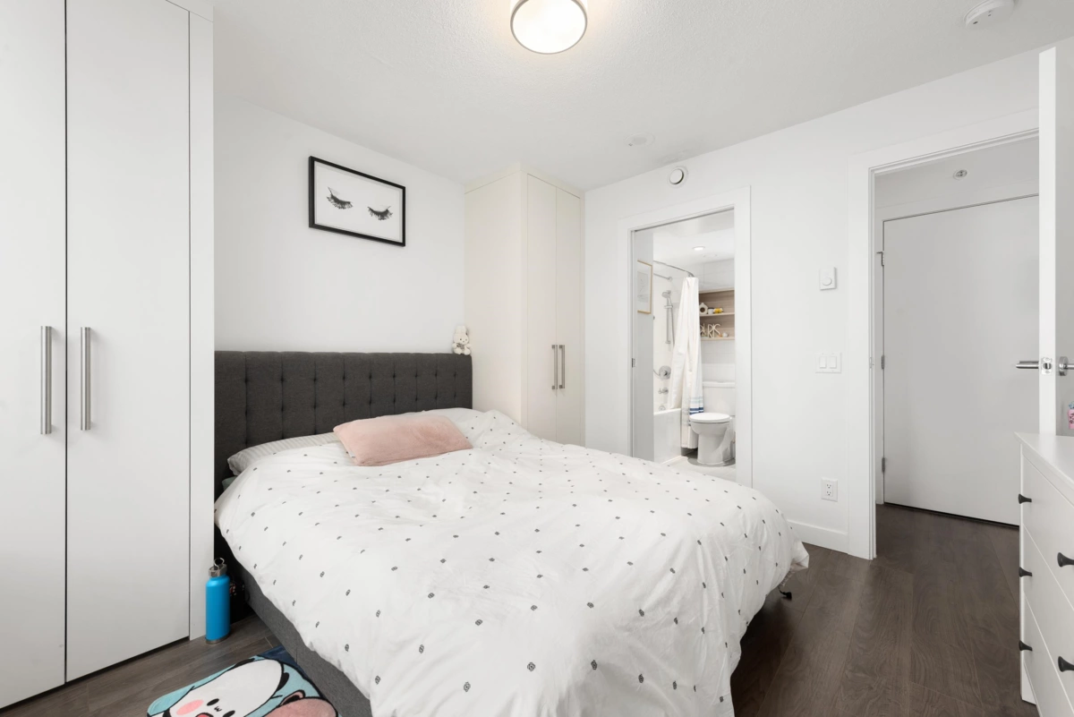 Walk-In Closet Photo of 2509 908 Quayside Drive, New Westminster, BC