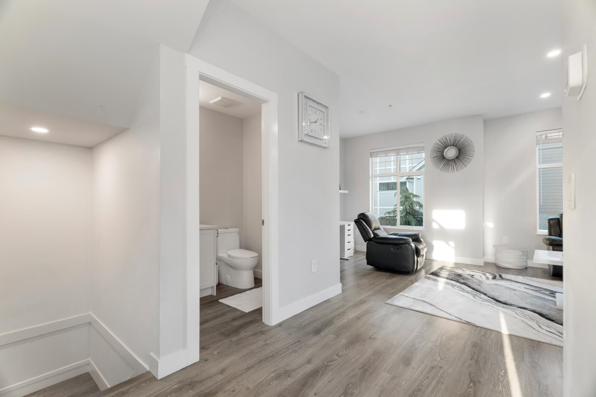 Kitchen Island Photo of 17 20327 72b Avenue, Langley, BC