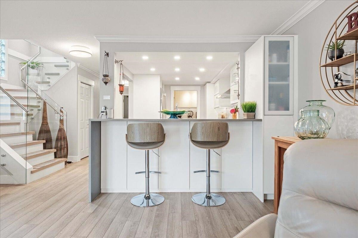 Breakfast Nook Photo of 5 1508 Blackwood Street, White Rock, BC