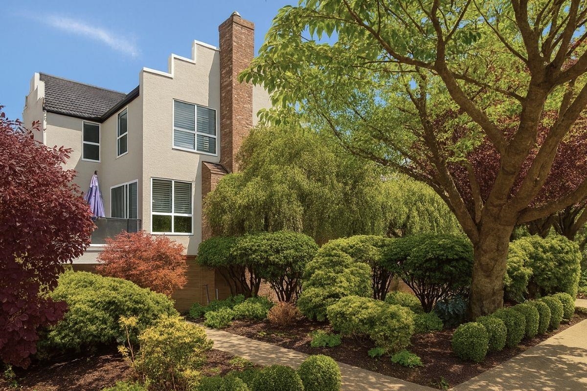 Exterior Front Photo of 5 1508 Blackwood Street, White Rock, BC