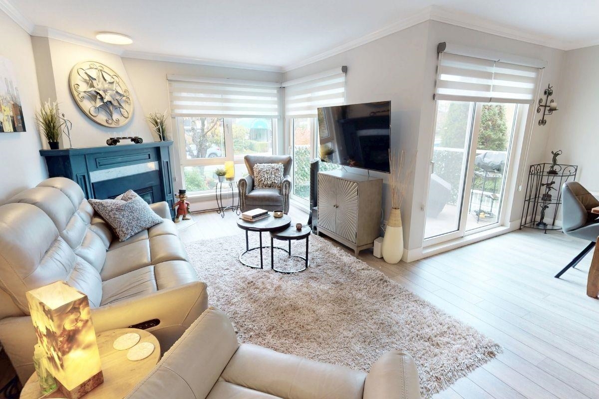 Family Room Photo of 5 1508 Blackwood Street, White Rock, BC