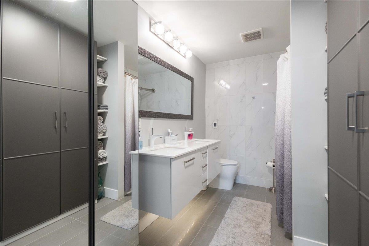 Hallway Photo of 5 1508 Blackwood Street, White Rock, BC