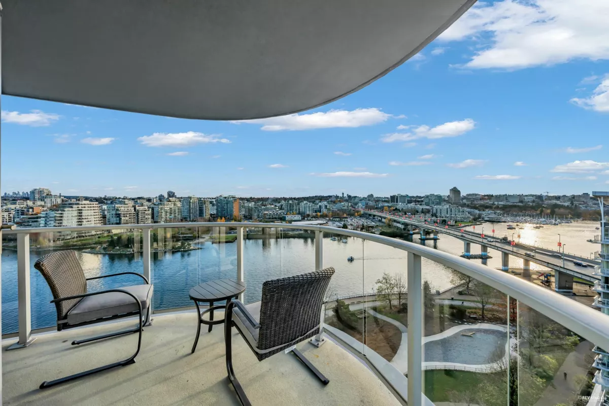 Front Yard Photo of 1906 918 Cooperage Way, Vancouver, BC