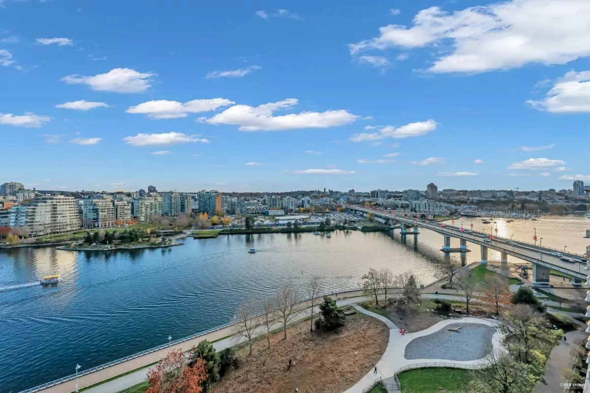 Hot Tub / Spa Photo of 1906 918 Cooperage Way, Vancouver, BC