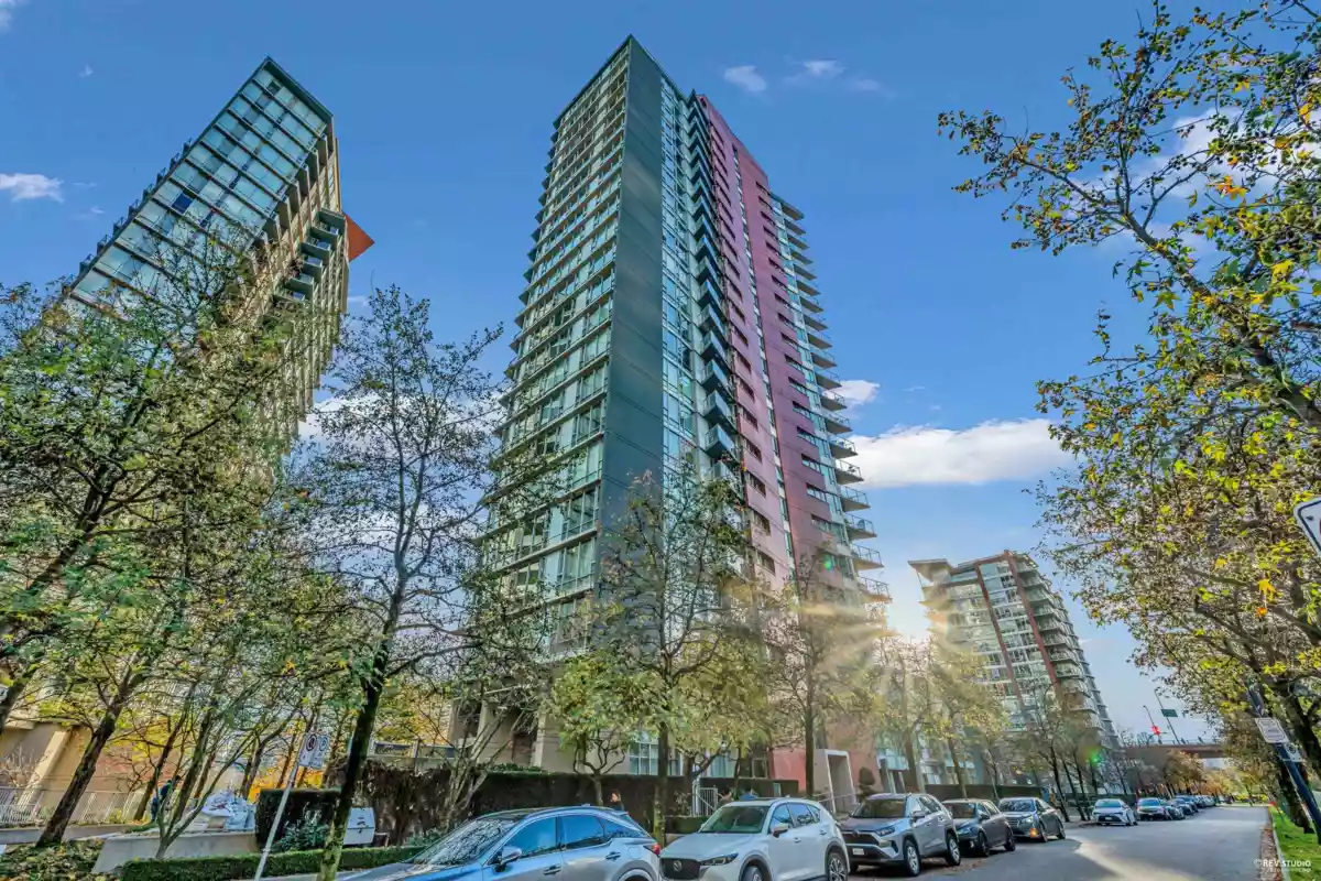 Living Room Photo of 1906 918 Cooperage Way, Vancouver, BC