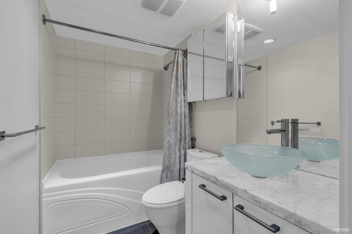 Mudroom Photo of 1906 918 Cooperage Way, Vancouver, BC