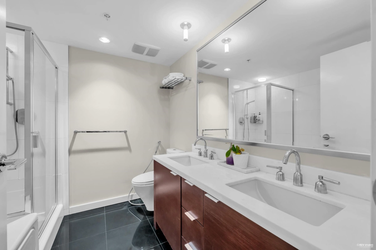 Outdoor Deck Photo of 1906 918 Cooperage Way, Vancouver, BC