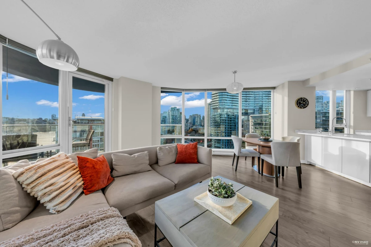 Walk-In Closet Photo of 1906 918 Cooperage Way, Vancouver, BC