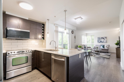 Kitchen Photo of 214 14358 60 Avenue, Surrey, BC