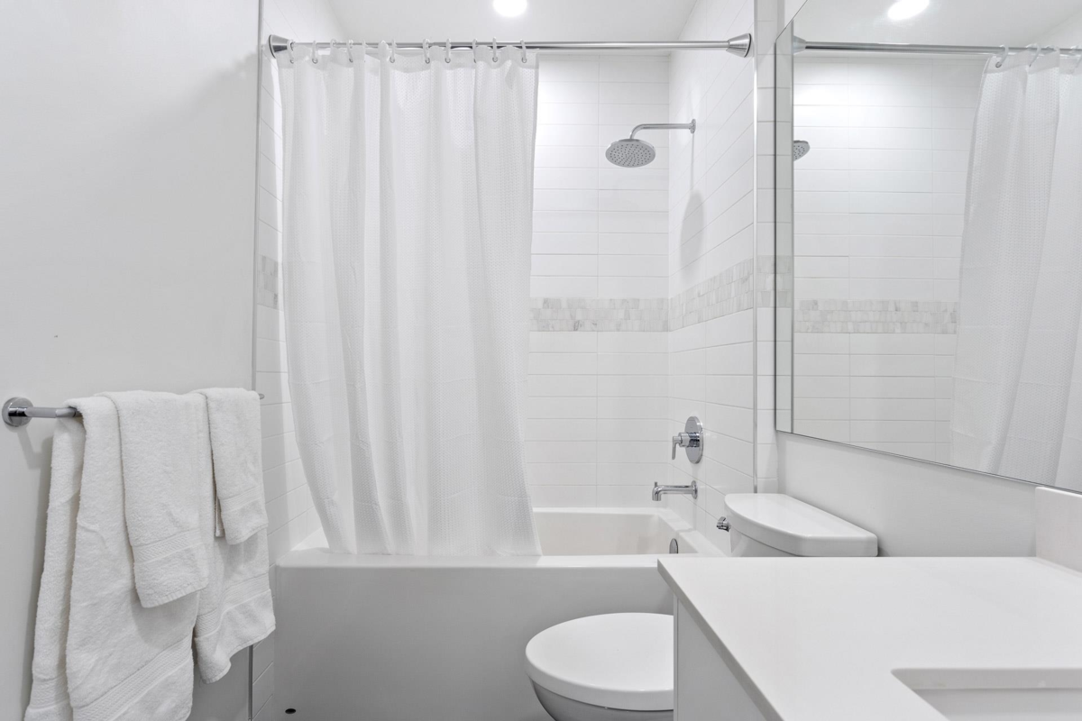 Primary Bathroom Photo of 108 2345 Rindall Avenue, Port Coquitlam, BC