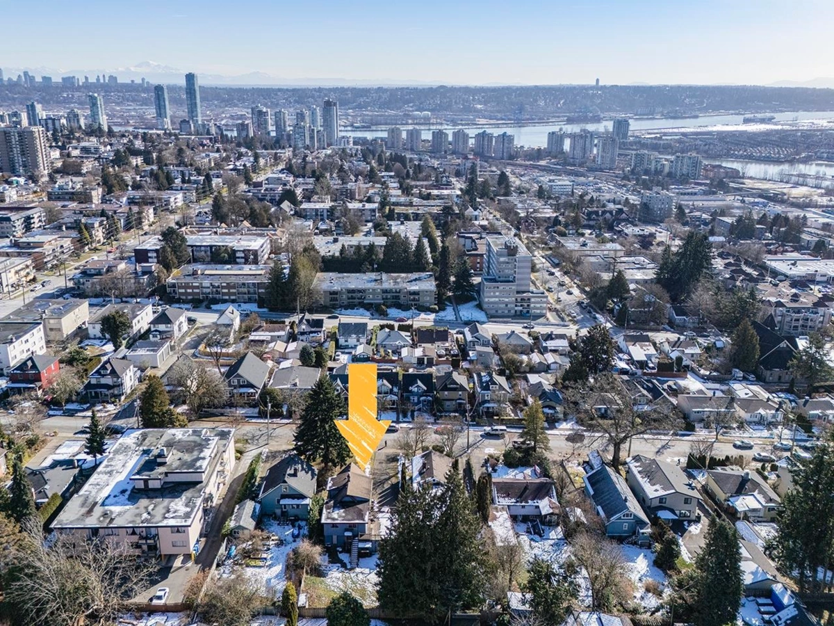 Hallway Photo of 1027 Nanaimo Street, New Westminster, BC