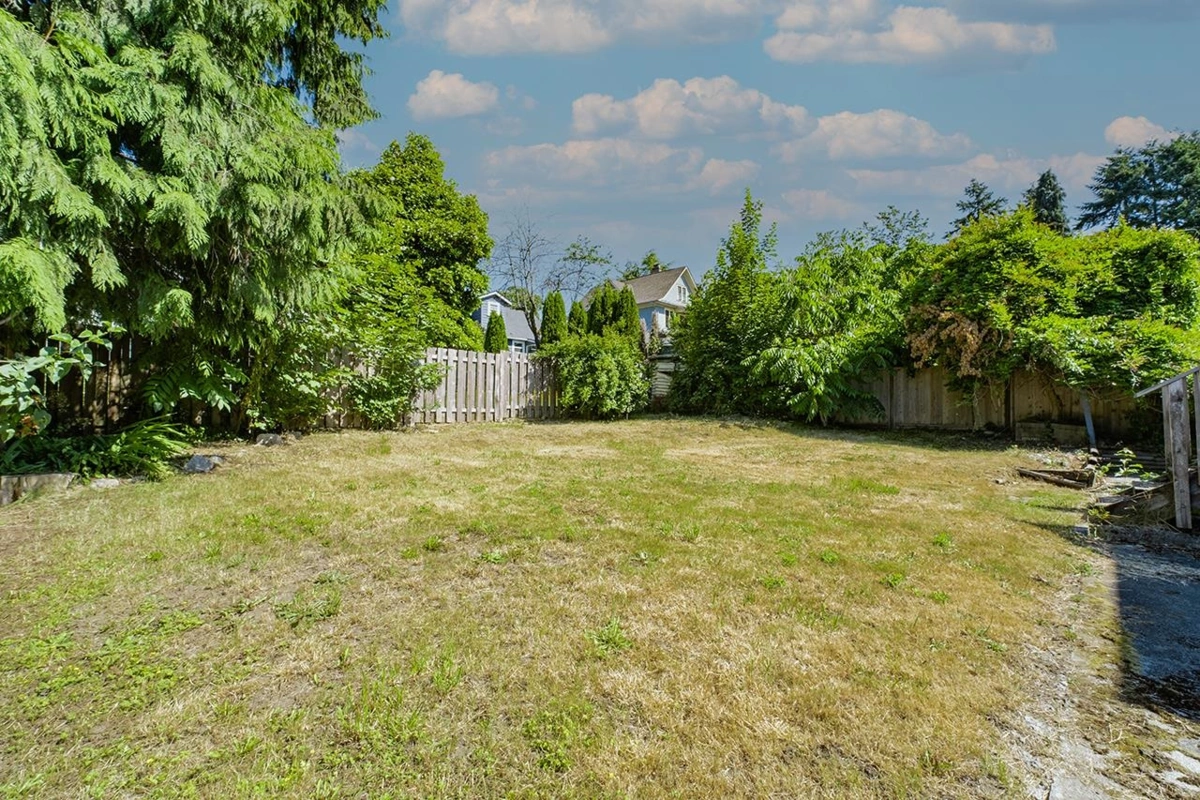 Laundry Room Photo of 1027 Nanaimo Street, New Westminster, BC