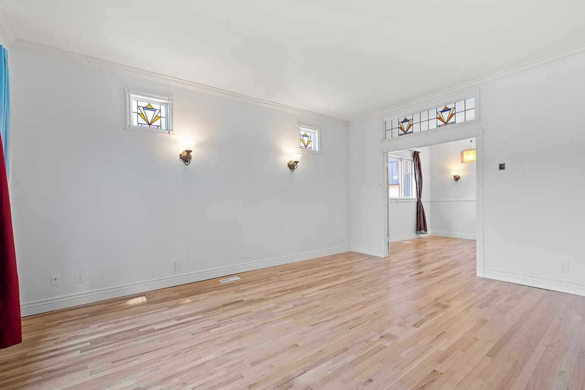 Living Room Photo of 1027 Nanaimo Street, New Westminster, BC