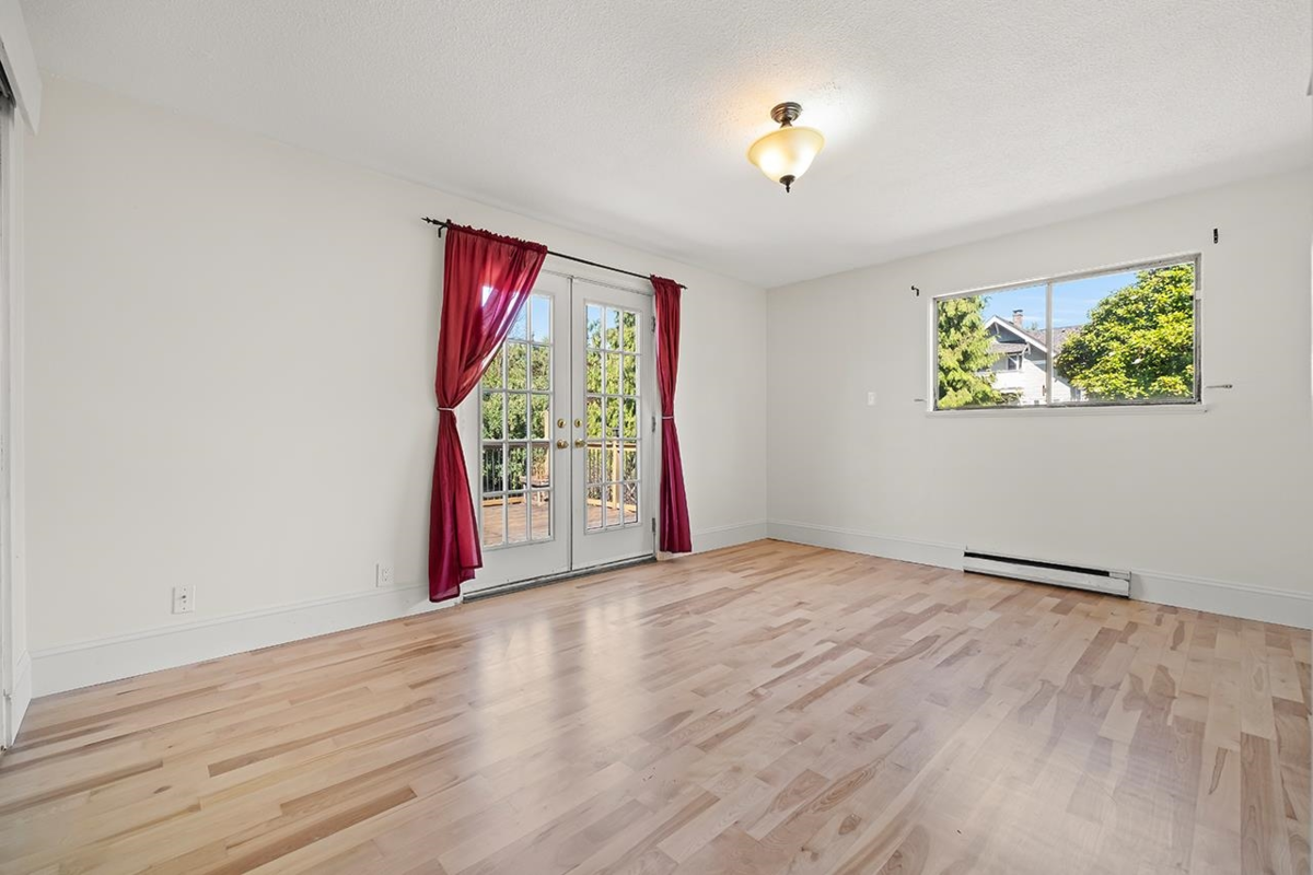 Walk-In Closet Photo of 1027 Nanaimo Street, New Westminster, BC